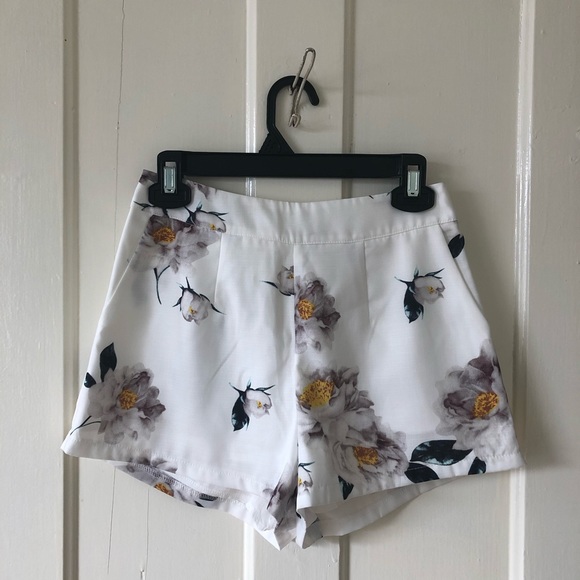 Floral High-Waisted Shorts - Picture 1 of 3
